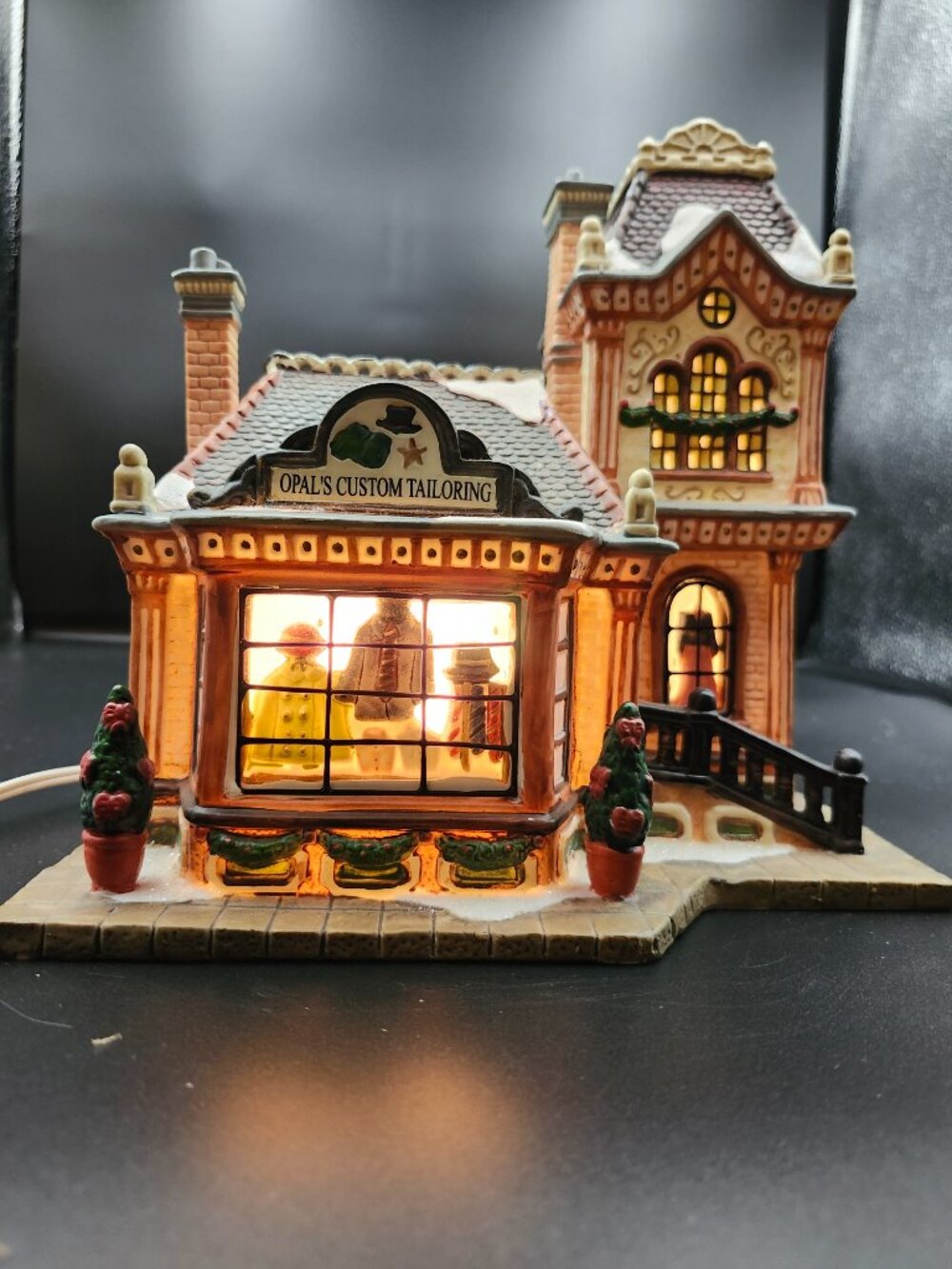 Holiday Time Village Collectibles Opal's Custom Tailoring Lighted House 2004